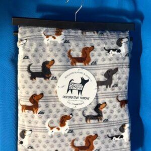 BRAND NEW DACHSHUND / DOXIE / WEINER WEENIE DOG 60" X 70" SUPER SOFT PLUSH THROW